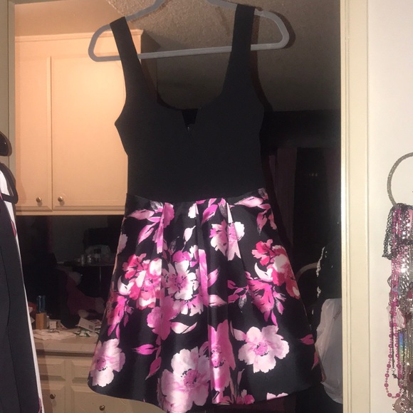 Gorgeous Dress - Picture 2 of 4